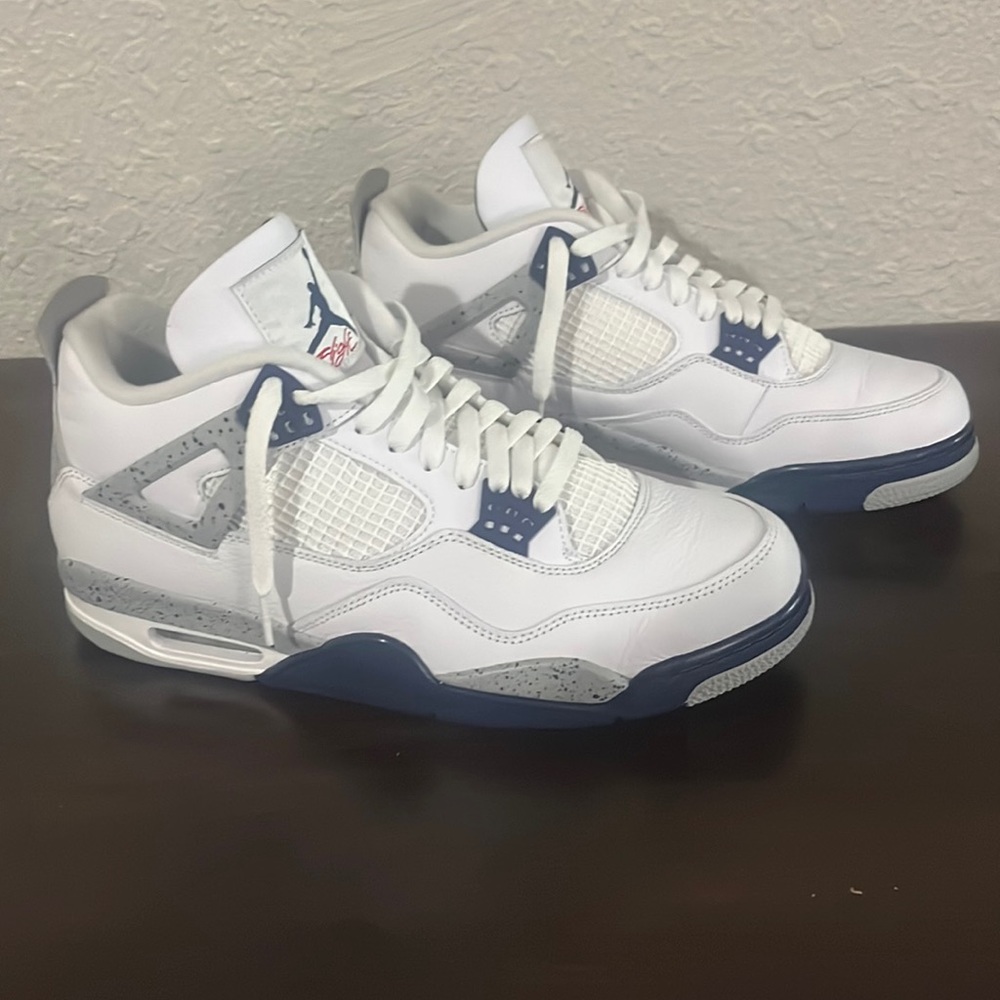 Air Jordan 4 midnight navy 11.5 worn once %100 authentic.